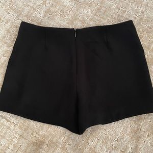 NWT BCBG size 4 black skort with leather